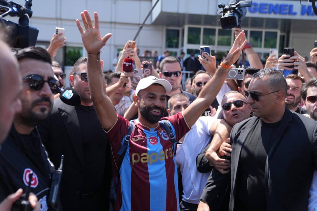 Mohamed Salah aiheutti heti kaaoksen uudessa seurassaan Mohamed Salah aiheutti heti kaaoksen uudessa seurassaan