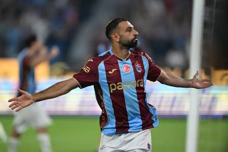 Mohamed Salahin uudessa seurassa kuohuu