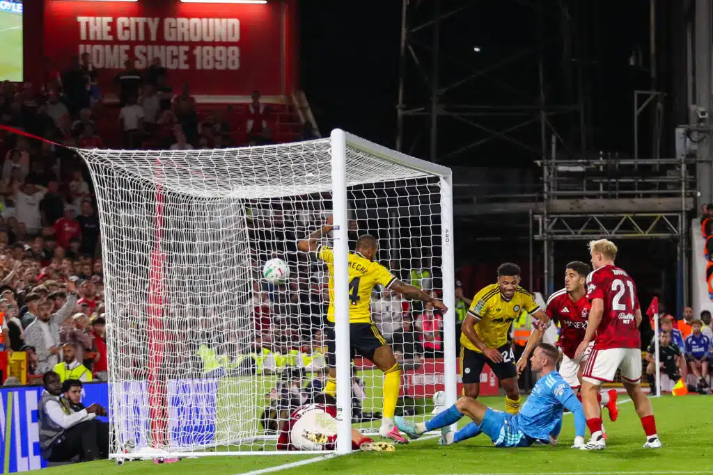 Yksi Valioliigaseura laulukuoroon liigacupissa Nottingham Forest-Leeds, 2026