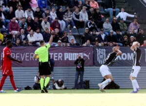 Veikkausliigan erotuomarilta hätkähdyttävä paljastus suorassa lähetyksessä – ”Tulee rasistisia huutoja”
