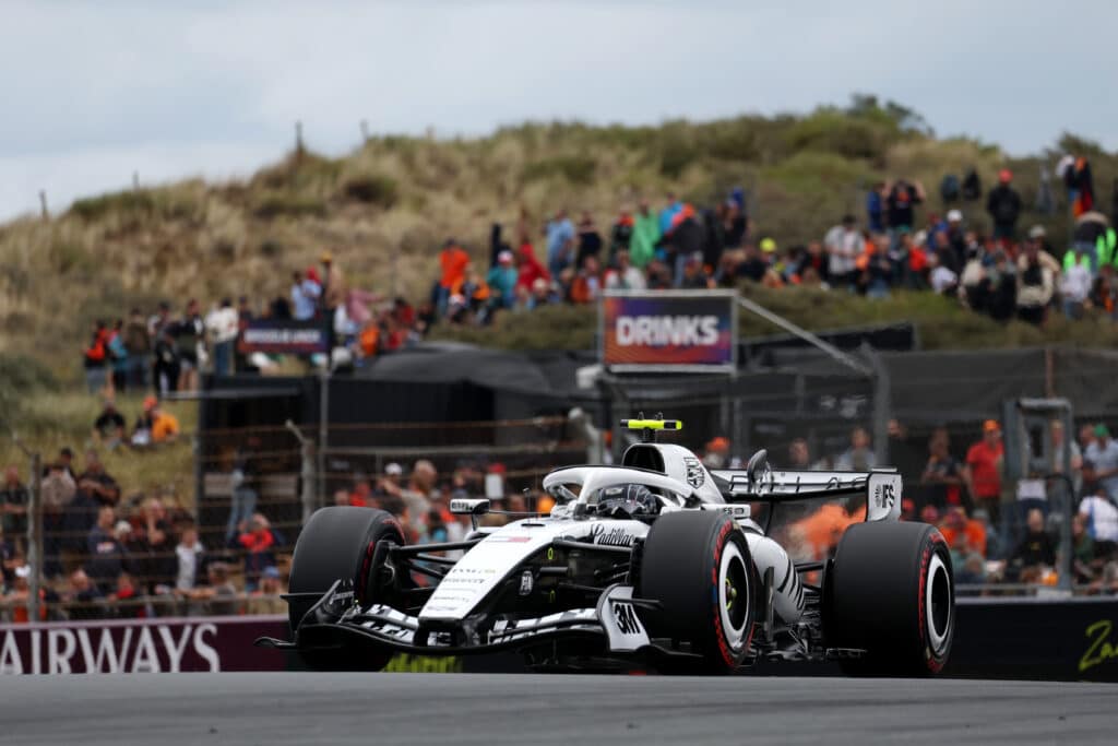 Valtteri Bottas jätti tallikaverinsa taakseen Valtteri Bottas jätti tallikaverinsa taakseen