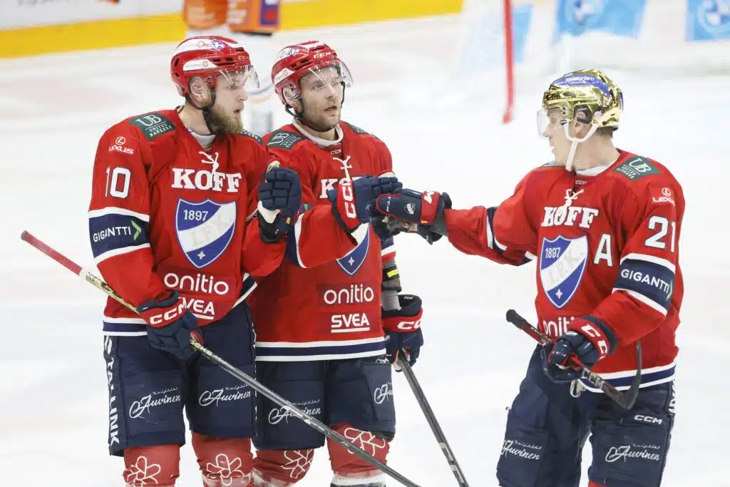 Iiro Pakarinen Atleetille: Jori Lehterän lähdöllä yllättävä vaikutus HIFK:hon HIFK:n Kristian Vesalainen, Iiro Pakarinen sekä Jori Lehterä