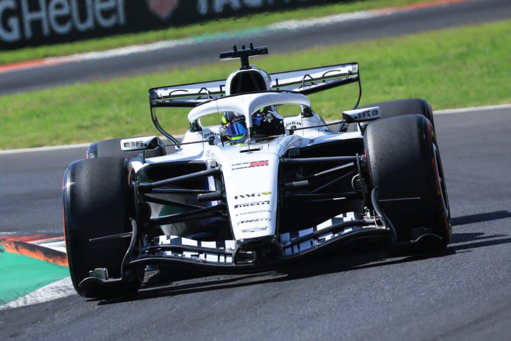 Valtteri Bottaksen F1-tulevaisuus kyseenalaistettiin - "Nousisi pyörän selkään ja nauttisi elämästä" Cadillacin Valtteri Bottas Monzassa 2026