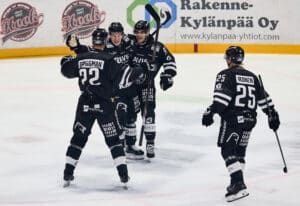 Liigassa täystyrmäys: Alkukauden supertähti väläytti virettään