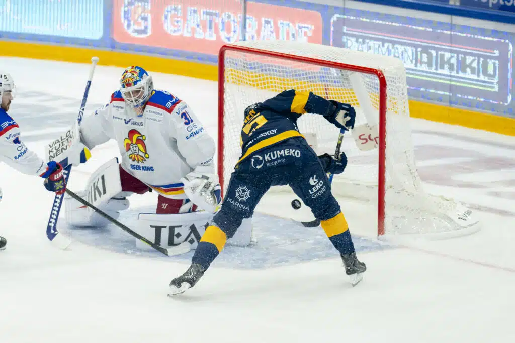 Lukolle valtava takaisku – tähtihyökkääjä leikkaukseen Santeri Virtanen Olle Eriksson Ek