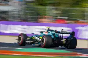 300 km/h ja jopa 4 G:tä – Honda nosti esiin Madridin F1-radan suuren haasteen Aston Martinin Fernando Alonso