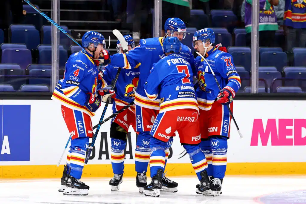 Stadissa rähinä päällä - Jokerit tuli otteluun isännän ottein Jokerit