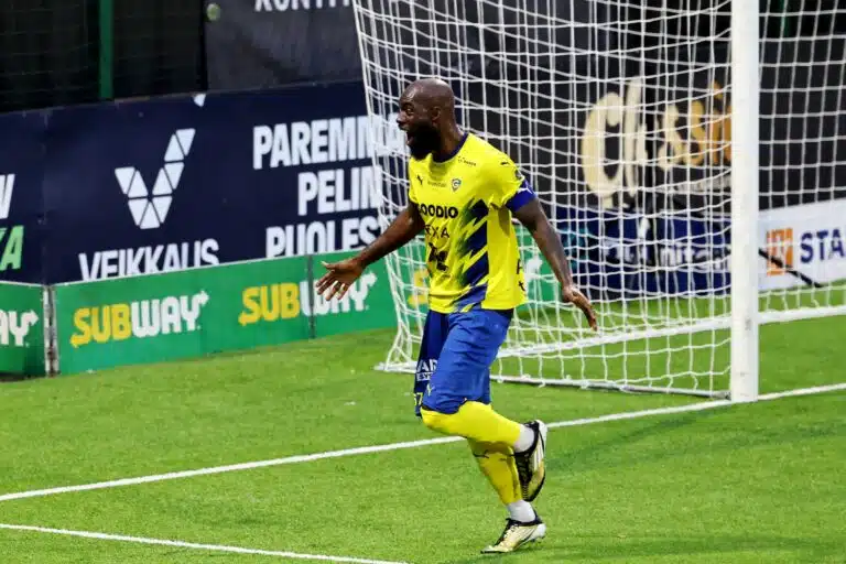 Ayo Obileye Gnistanin paidassa