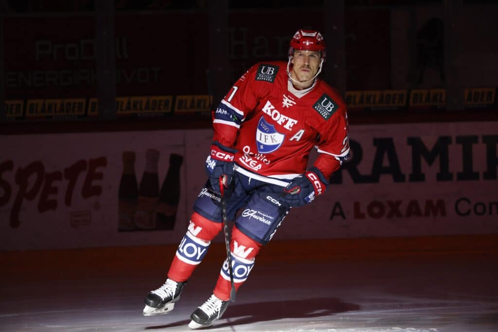Tony Salmelainen huomasi Jori Lehterässä selvän muutoksen – ”Nyt se moottori ei enää riittänyt” Jori Lehterä HIFK:n paidassa syksyllä 2026
