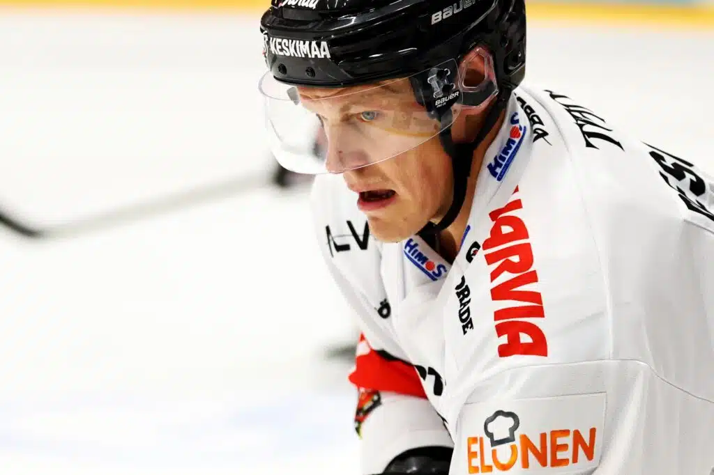 JYP jatkaa uskomattomassa vireessä SM-liigassa - Harri Pesonen lähetti terveiset HIFK-faneille Harri Pesonen, JYP