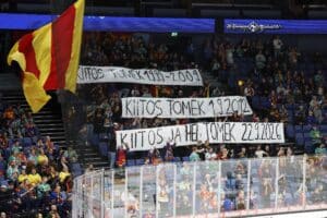 Kenkien heiluttamista ja ”Tulos tai ulos” – Jokerit sai tarpeekseen ja lähetti kannattajilleen viestin