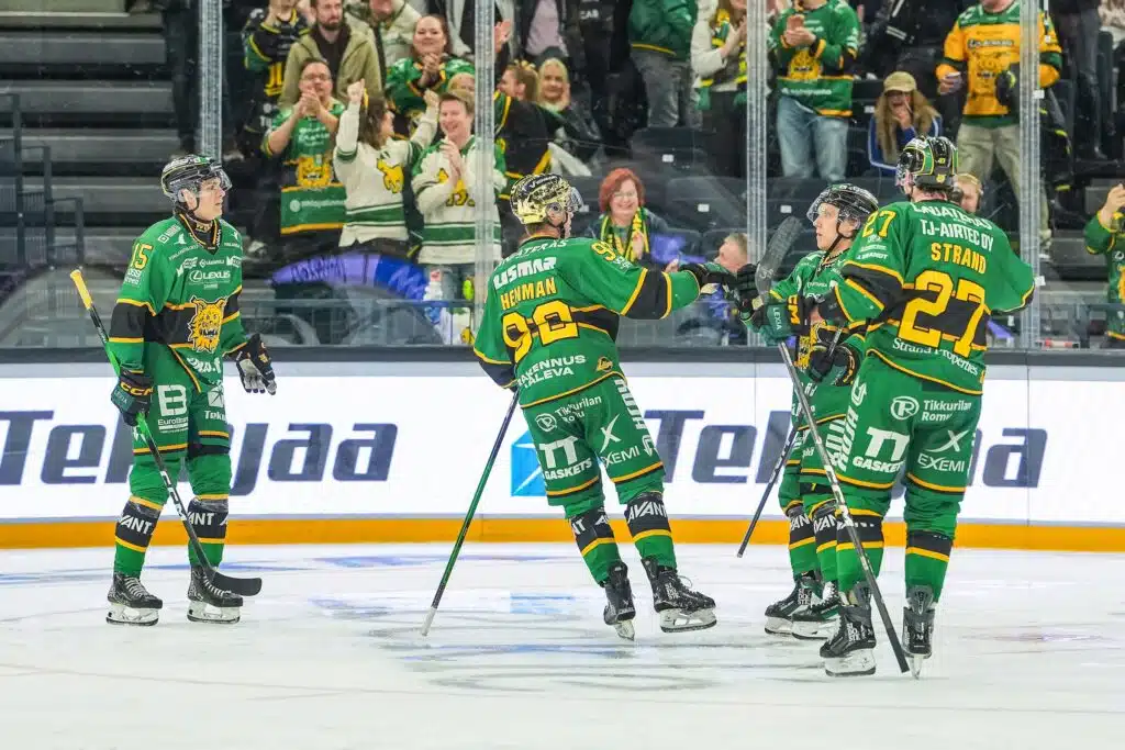 SM-liigajättiläinen oli pulassa - yksi mies pelasti Ilves juhlii maalia SM-liigassa syksyllä 2026