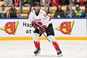 Adam Fantillille tarjolla jättimäinen NHL-sopimus – yli 13 miljoonaa dollaria kaudessa Adam Fantilli Kanadan paidassa jääkiekon MM-kisoissa