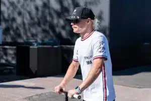 Valtteri Bottaksen F1-kisa vaikeutui heti ensimmäisessä mutkassa – Cadillacissa paljastui lisää murheita Valtteri Bottas
