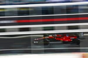 Ferrari syöksyi rajusti ulos – F1-kisa keskeytetty