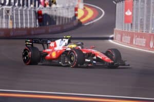 Lewis Hamiltonilta käsittämätöntä toimintaa – formula ykkösissä melkoinen farssi