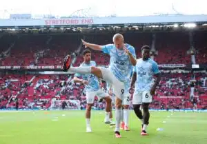 Manchester City kaatoi Man United kymmenellä miehellä - asiantuntija nosti esiin karun faktan Manchester Cityn Erling Haaland juhlii maalia Old Traffordilla syyskuussa 2026