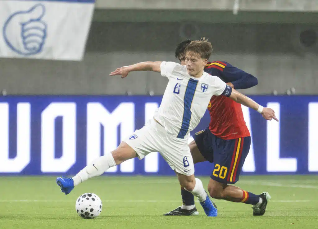 Matias Siltanen Pikkuhuuhkajien hurjasta päänahasta: "Ei mikään räkävoitto" Matias Siltanen Pikkuhuuhkajat