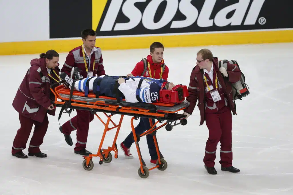 Venäläinen jyräsi leijonapelaajan sairaalaan - paljasti nyt karut muistonsa sairaalasta Venäläinen jyräsi leijonapelaajan sairaalaan – paljasti nyt karut muistonsa sairaalasta