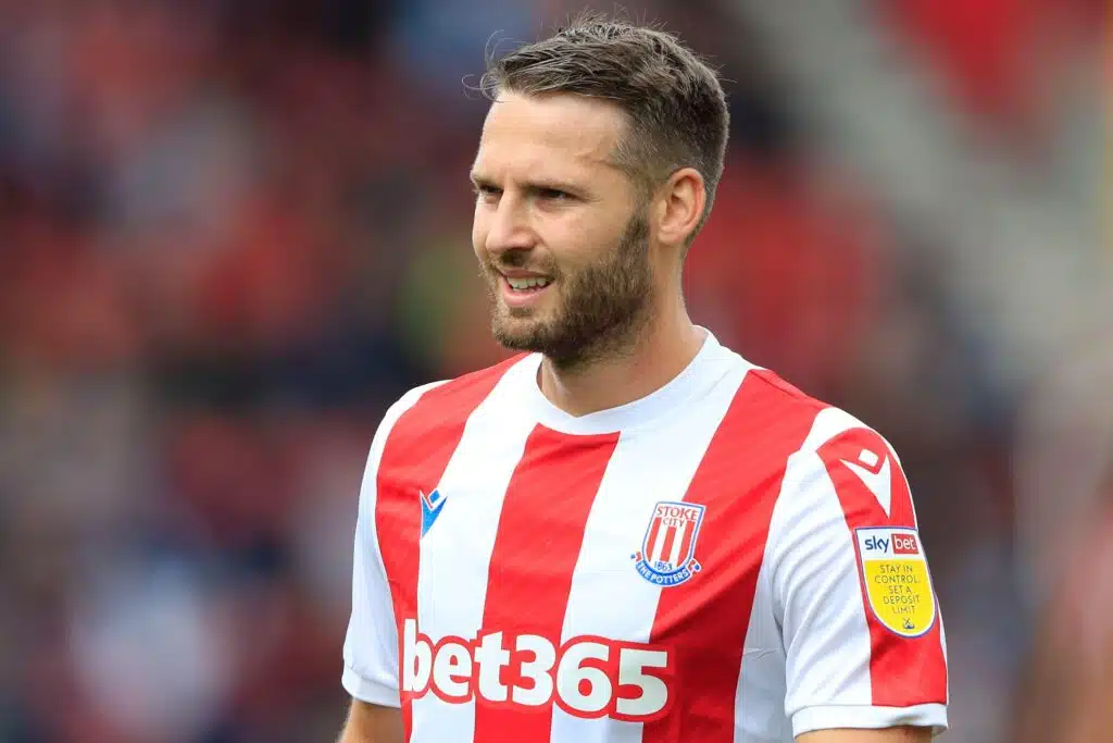 Manchester Unitedin entinen huippulupaus oli lähellä lopettaa uransa - näin mieli muuttui Nick Powell
