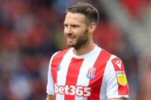 Manchester Unitedin entinen huippulupaus oli lähellä lopettaa uransa - näin mieli muuttui Nick Powell