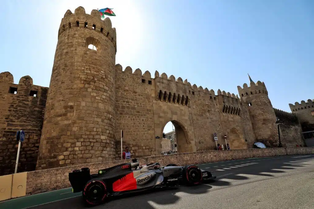 F1-talli Audi pudotti kovia sopimusuutisia Audin Nico Hülkenberg Bakussa syksyllä 2026