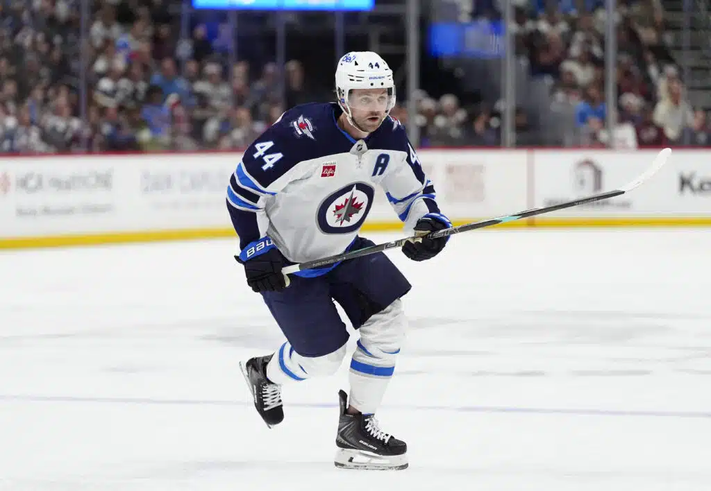 Tehopakki viikoiksi sivuun NHL:ssä - Päävalmentaja paljasti huojentavan tiedon Tehopakki viikoiksi sivuun NHL:ssä – Päävalmentaja paljasti huojentavan tiedon