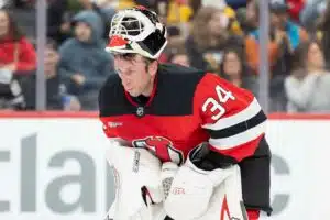 NHL-seura New Jersey Devils päätyi hyvin erikoiseen ratkaisuun - seurapomo kertoi nyt suoraan miksi New Jersey Devilsin maalivahti Jake Allen