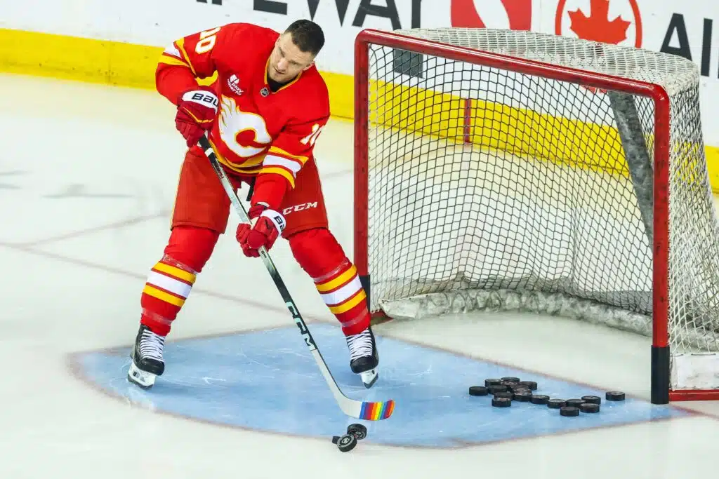 NHL-seuralle kova takaisku kauden alla - supertähdestä kuultiin karmeita uutisia Jonathan Huberdeau, Calgary Flames