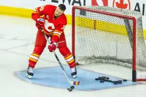 NHL-seuralle kova takaisku kauden alla - supertähdestä kuultiin karmeita uutisia Jonathan Huberdeau, Calgary Flames