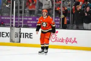 NHL-seura Anaheim Ducks päätyi kovaan ratkaisuun - 6,5 miljoonan dollarin ja 50 tehopisteen miehen sopimus lentää silppuriin Anaheim Ducksin Chris Kreider