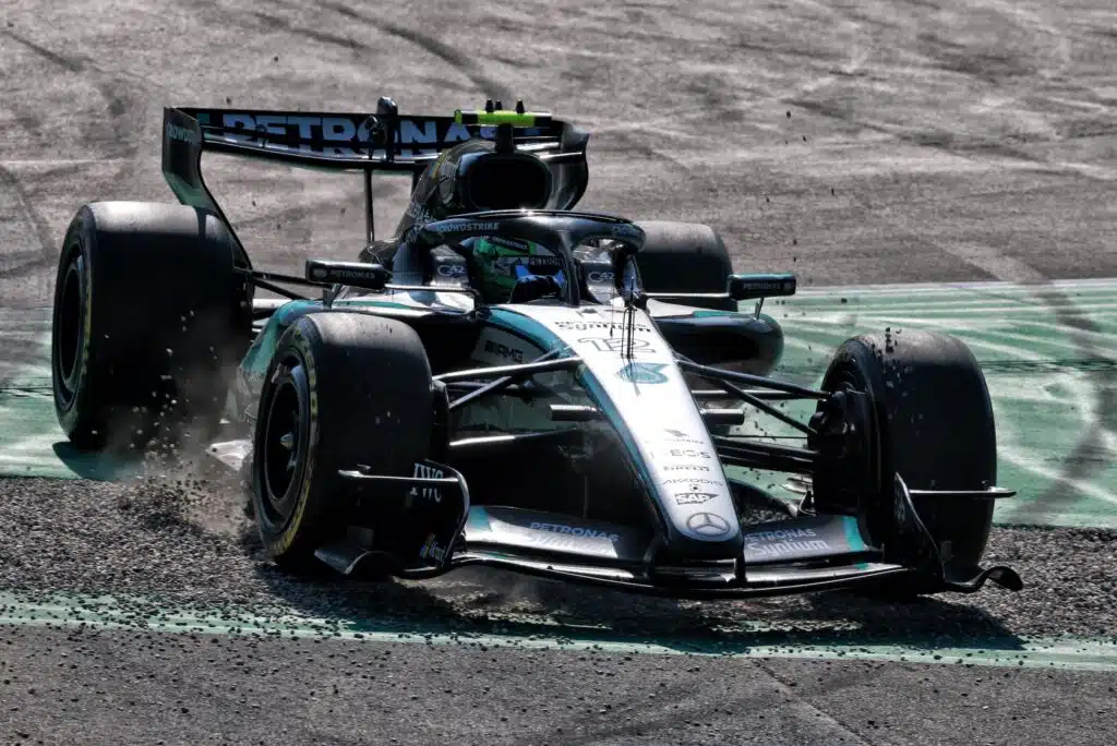 Kimi Antonelli teki uskomattoman F1-sensaation - supertähti päätti 60 vuotta jatkuneen odotuksen Kimi Antonelli teki uskomattoman F1-sensaation – supertähti päätti 60 vuotta jatkuneen odotuksen