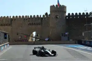 George Russell jätti Kimi Antonellin puolen sekunnin päähän - Valtteri Bottakselle murskatappio Mercedeksen George Russell Bakussa 2026