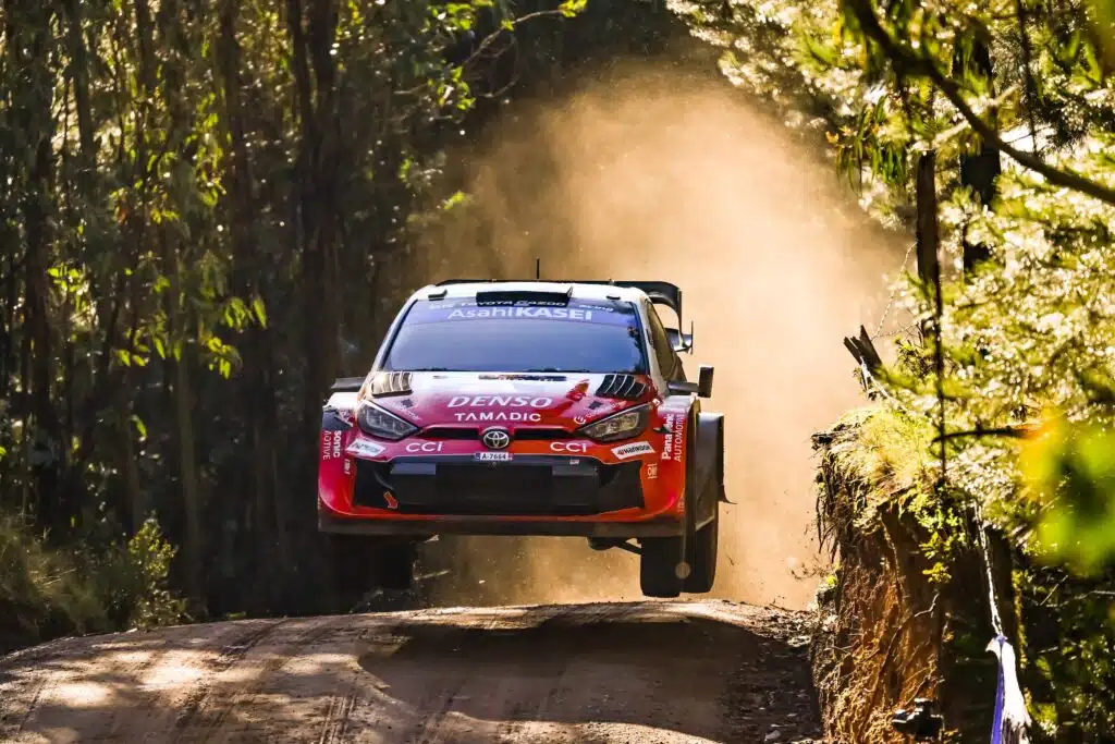 EK11: Rallin MM-sarjan johtaja on pudottamassa pallon - kärjessä hurjaa taistelua Toyotan Sebastien Ogier Chilen MM-rallissa 2026