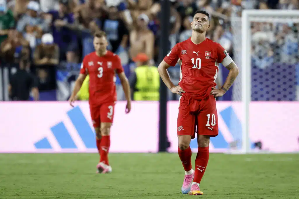 Sveitsin maajoukkue koronaskandaalin keskellä – Valioliigatähti sivuun maajoukkueesta Granit Xhaka, 2026 Sveitsi