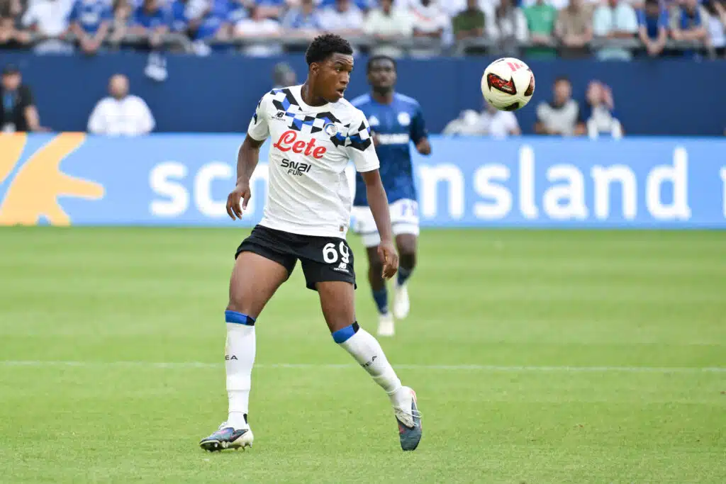 Erikoinen siirtokuvio: Chelsea osti teinin Italiasta 47 miljoonalla - pelaa toisessa Valioliigajoukkueessa Erikoinen siirtokuvio: Chelsea osti teinin Italiasta 47 miljoonalla – pelaa toisessa Valioliigajoukkueessa