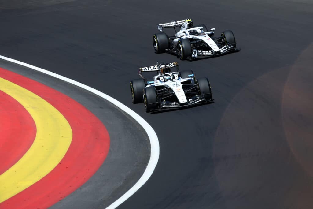 Valtteri Bottas ja Sergio Perez tulivat Cadillac-pomon juttusille - sitten kuljettajille valkeni karmea totuus Valtteri Bottas ja Sergio Perez, 2026 Madrid