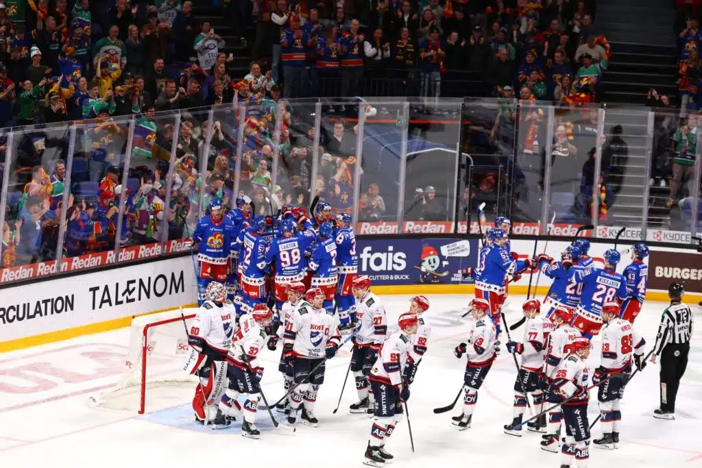 Jokerit on Stadin Herra - HIFK lirissä Jokerit juhlii voittoa HIFK:sta kauden ensimmäisessä paikallispelissä