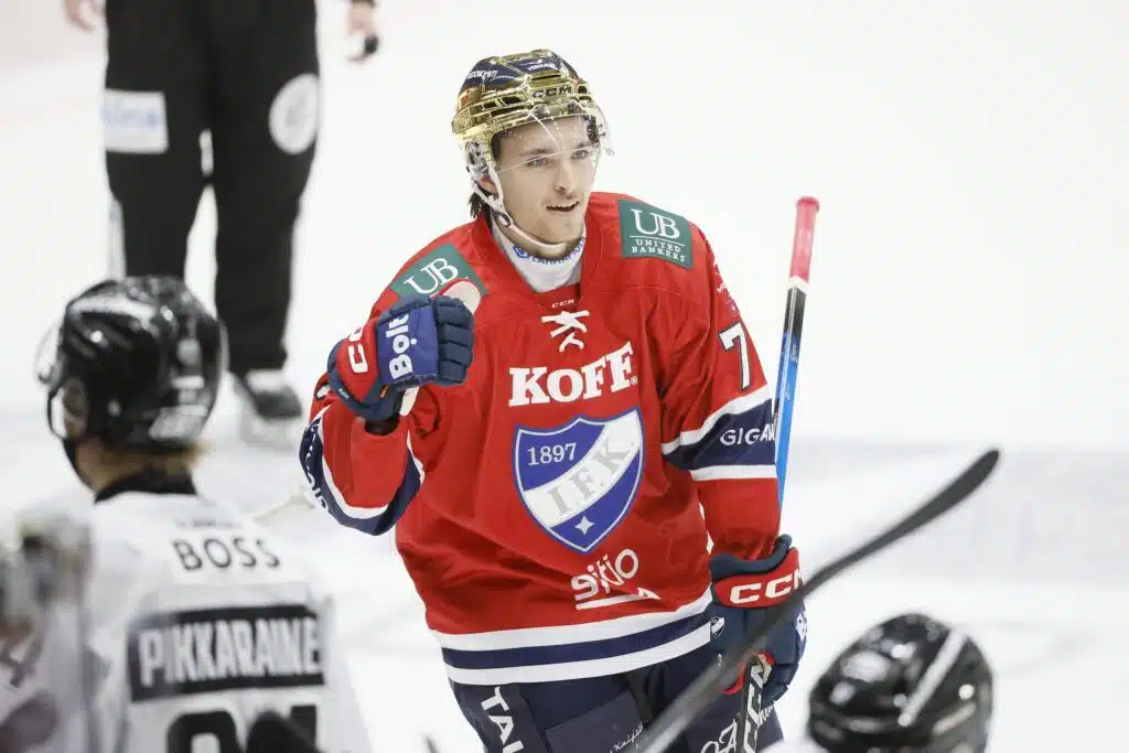 HIFK suli TPS:ää vastaan Nordiksella - tähtipelaajalta rehellinen tunnustus HIFK:n Daniel Mäkiaho
