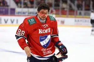 HIFK:n tehohyökkääjä sairastuvalle Niko Huuhtanen, HIFK
