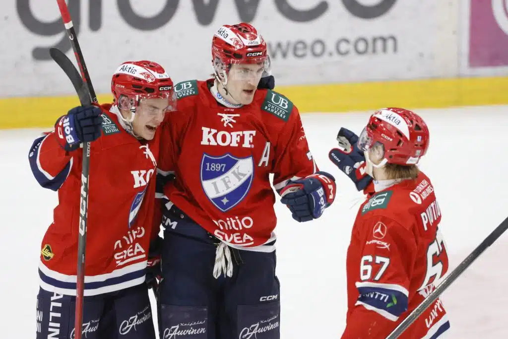 HIFK:lta raju temppu - nämä tilanteet kuumensivat tunteita Espoossa HIFK juhlii maalia Espoossa lokakuussa 2026