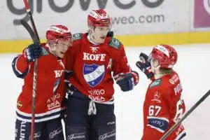 HIFK:lta raju temppu - nämä tilanteet kuumensivat tunteita Espoossa HIFK juhlii maalia Espoossa lokakuussa 2026