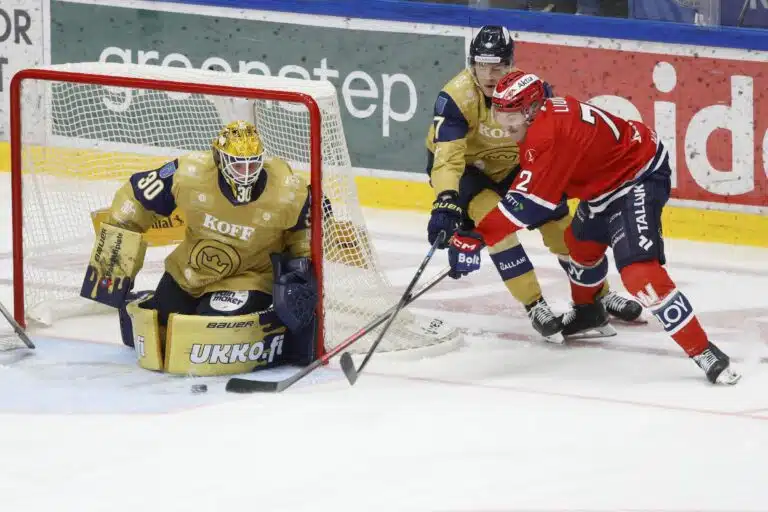 Kiekko-Espoo maalivahti Petteri Rimpinen ottelussa HIFK:ta vastaan lokakuussa 2026