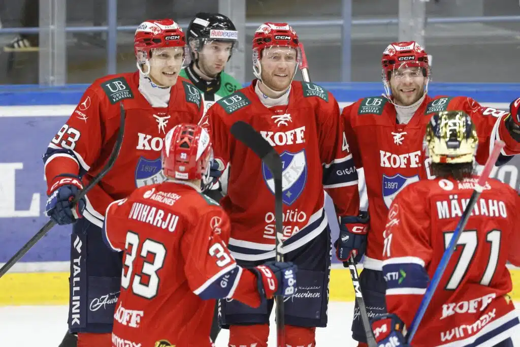 HIFK teki taas rajun tempun SM-liigassa - yksi tähti käsittämättömässä iskussa HIFK juhlii maalia SM-liigassa