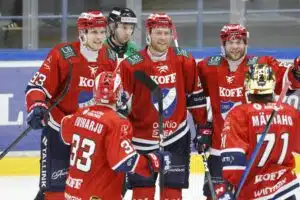 HIFK teki taas rajun tempun SM-liigassa - yksi tähti käsittämättömässä iskussa HIFK juhlii maalia SM-liigassa
