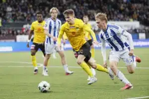 KuPS iski kahdesti vain 78 sekunnissa - Teemu Pukki alusti dramaattisen lopun jättiottelussa HJK ja KuPS kohtasivat Veikkausliigan huippuottelussa lokakuussa 2026