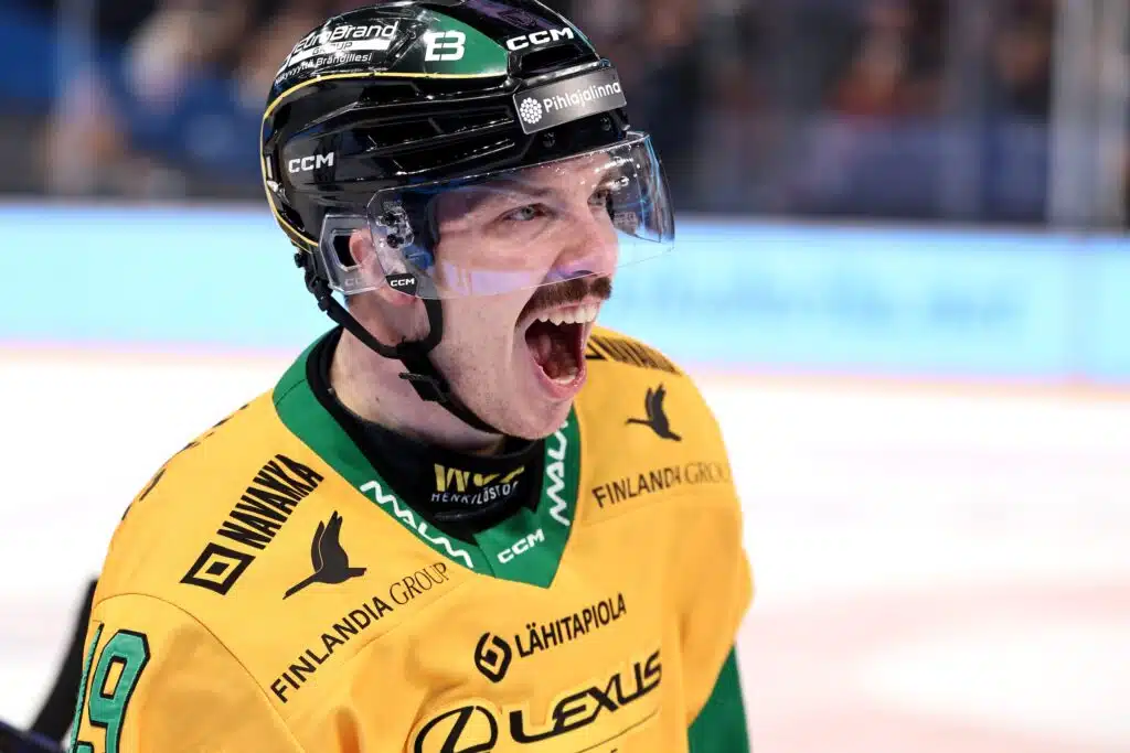 Tapparan ja Ilveksen välillä draamaa SM-liigassa - ilta tarjosi myös ulosajon Ilveksen Jaakko Lantta Tampereen paikallispelissä lokakuussa 2026