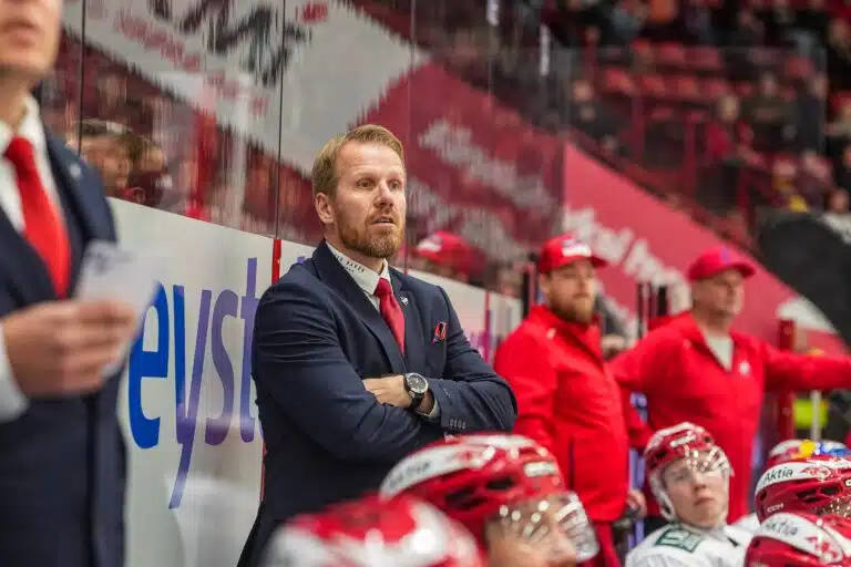 HIFK:n päävalmentaja Tommi Miettinen Porissa lokakuussa 2026