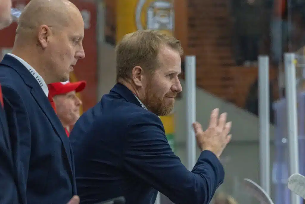 HIFK:n lentokeli sai jatkoa SM-liigassa - Tommi Miettinen nosti esille yhden nimen HIFK:n päävalmentaja Tommi Miettinen