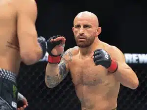 ”Yksi kaikkien aikojen parhaista” – UFC-pomo hehkutti supertähteä Aleksander Volkanovski